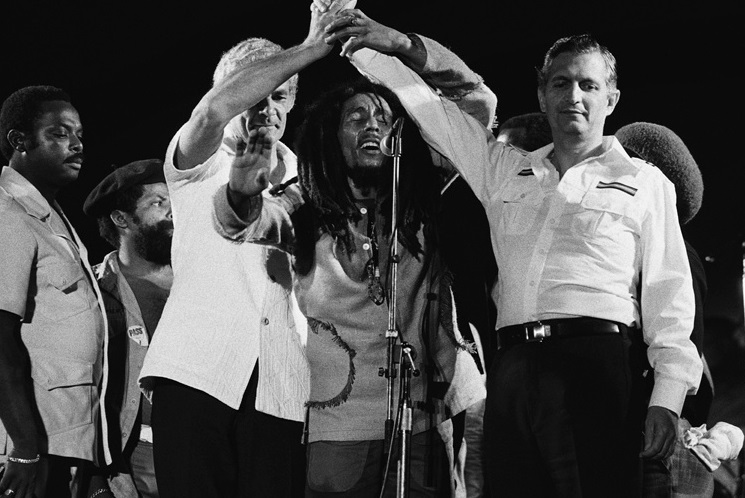 Bob-Marley-joins-the-hands-of-Michael-Manley-Edward-Seaga